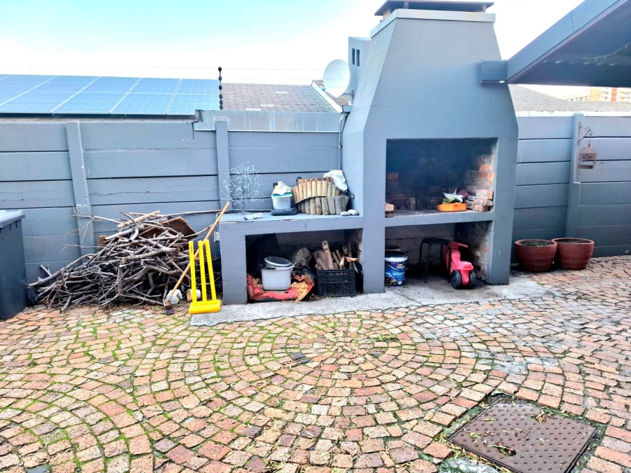4 Bedroom Property for Sale in Oakdale Western Cape